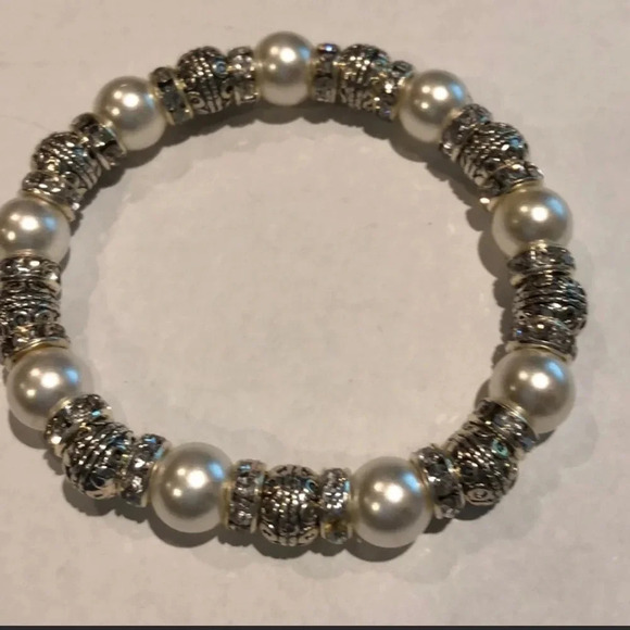 BRACELET NEW WOMENS SILVER TONE COSTUME JEWELRY PEARL PEARLS STRETCH ONE SIZE - Picture 2 of 4
